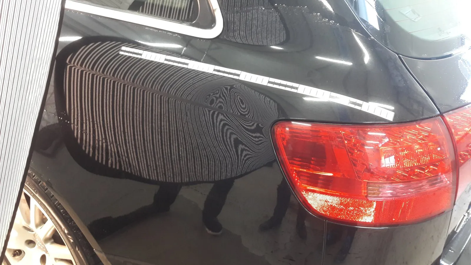 Audi A6 – tagumine tiib, mõlgi eemaldamine ilma värvimata – Enne
